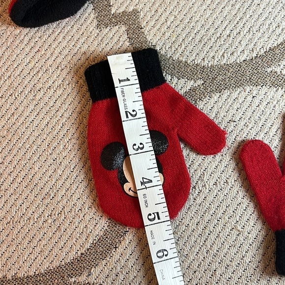 Disney Mickey Mouse hat & mittens - Picture 11 of 11